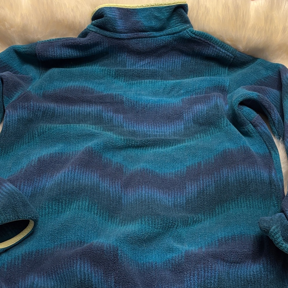 Patagonia Women’s Teal and Navy Sweater - Picture 3 of 3